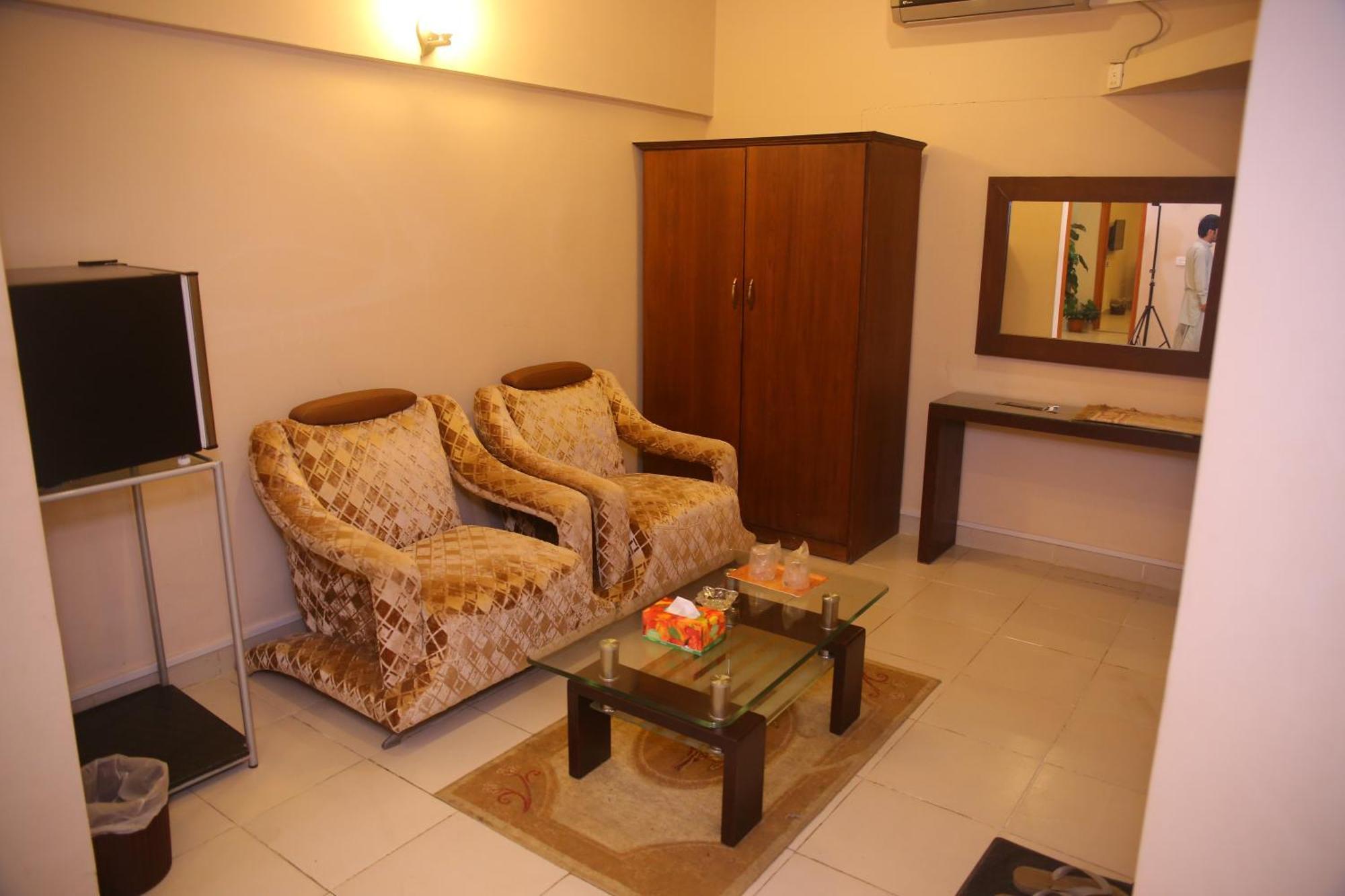 Royal Inn Hotel Karachi Exterior foto