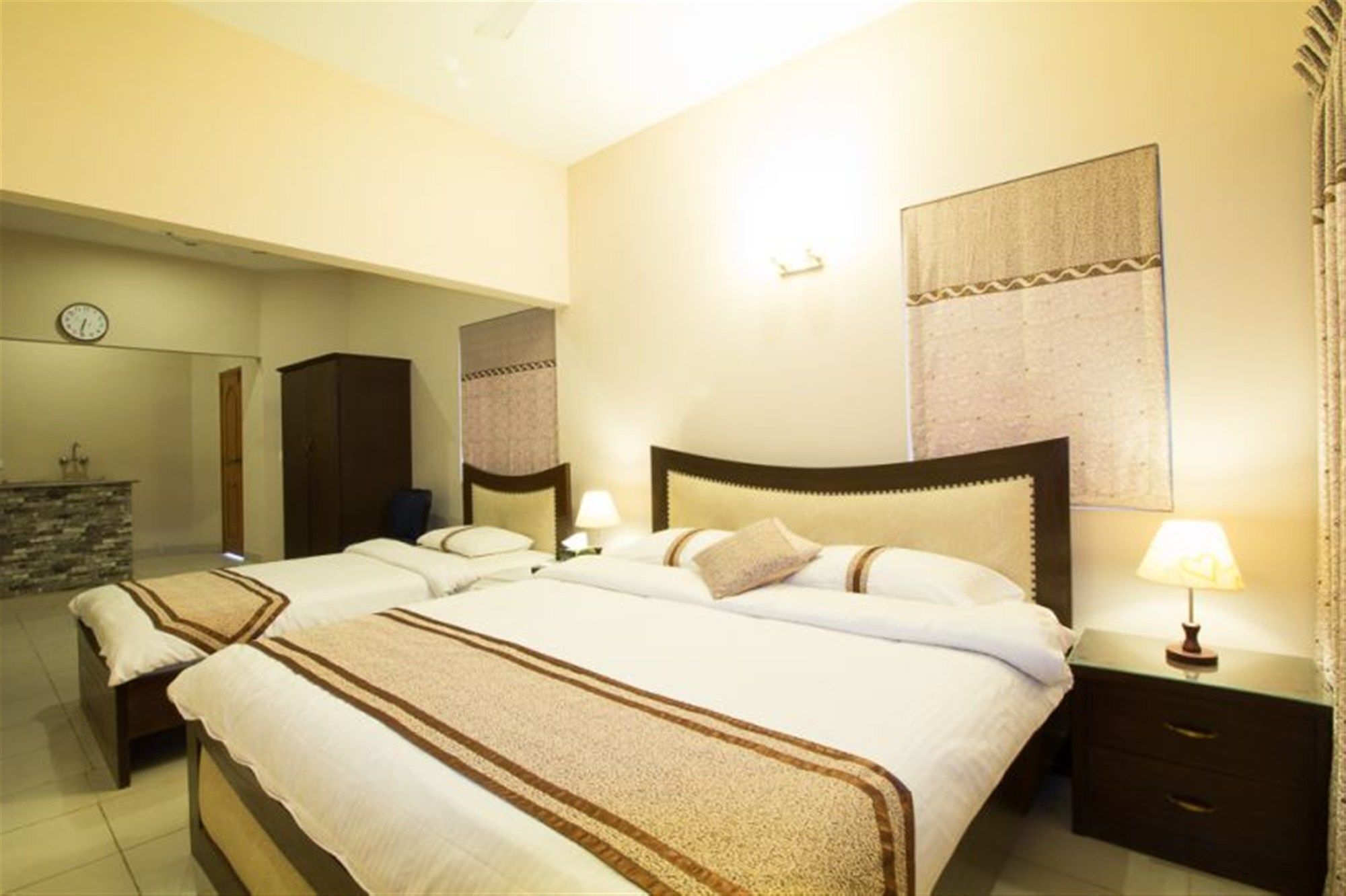 Royal Inn Hotel Karachi Exterior foto