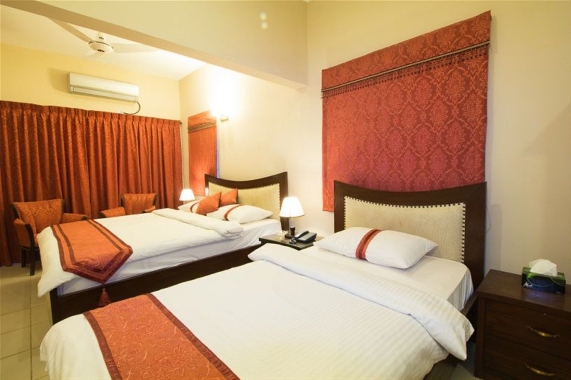 Royal Inn Hotel Karachi Exterior foto